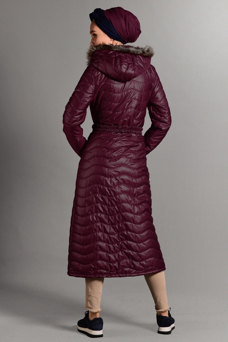 Vêtements hijab ROUGE BORDEAUX MANTEAU LONG À BOUFFANT AVEC CAPUCHE 4391 