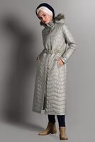 Tesettür giyim BEJ KAPÜŞONLU UZUN ŞİŞME MONT 4391 