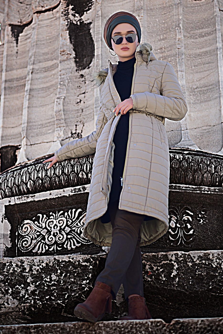 Vêtements hijab BEIGE MANTEAU À BOUFFANT AVEC CEINTURE 4502 