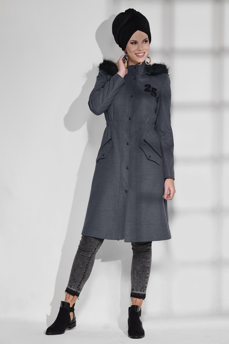 Tesettür giyim GRİ KÜRKLÜ CEP DETAYLI KABAN 9636