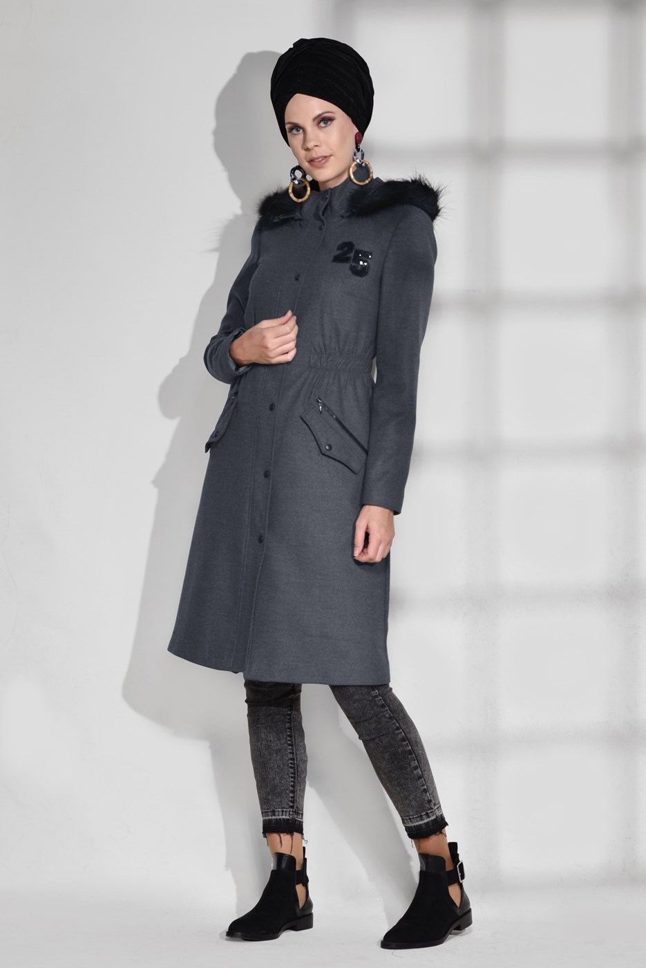 Tesettür giyim GRİ KÜRKLÜ CEP DETAYLI KABAN 9636