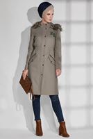 Tesettür giyim BEJ KÜRKLÜ CEP DETAYLI KABAN 9636