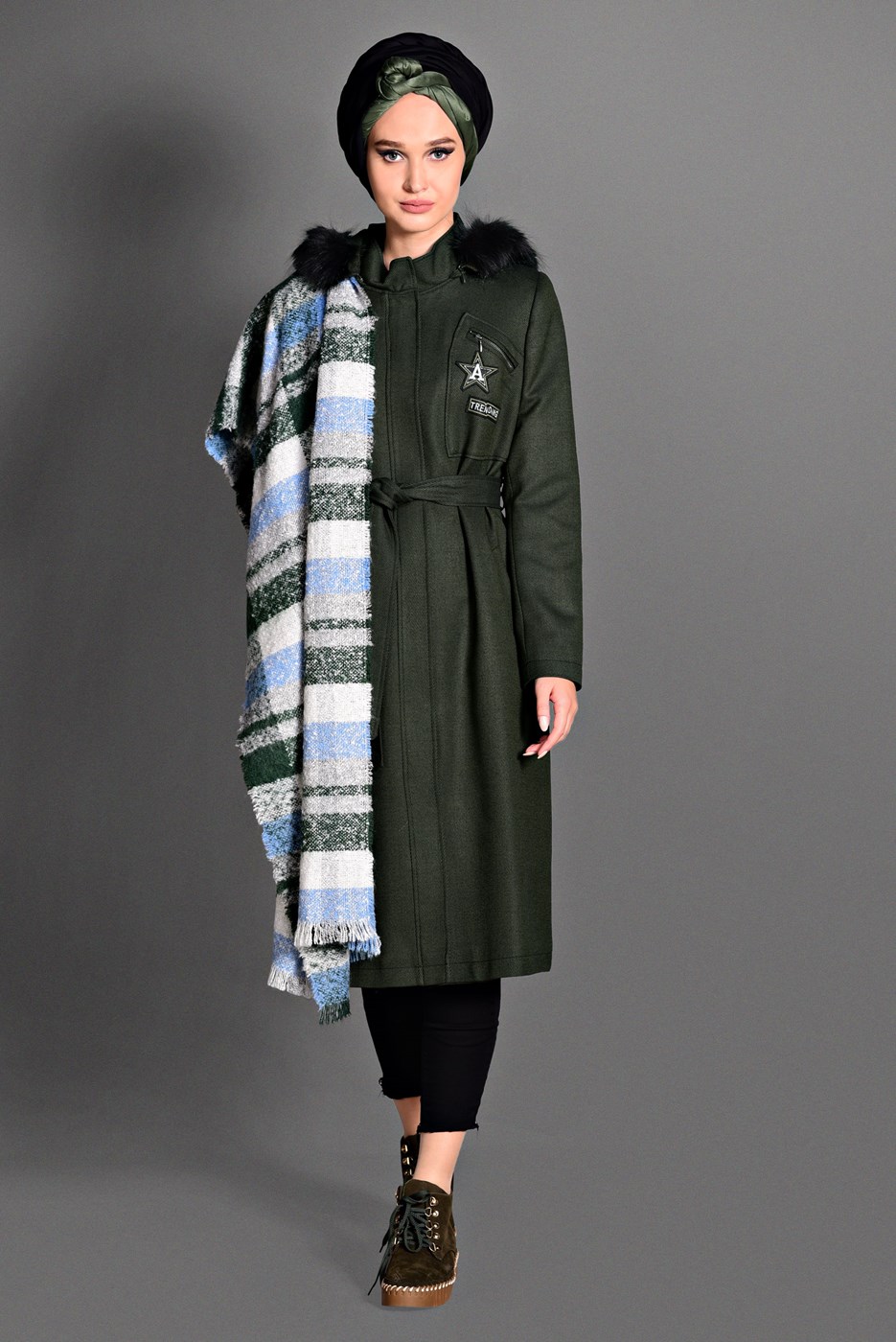 Tesettür giyim HAKİ ARMA DETAYLI KAPÜŞONLU KABAN 9643