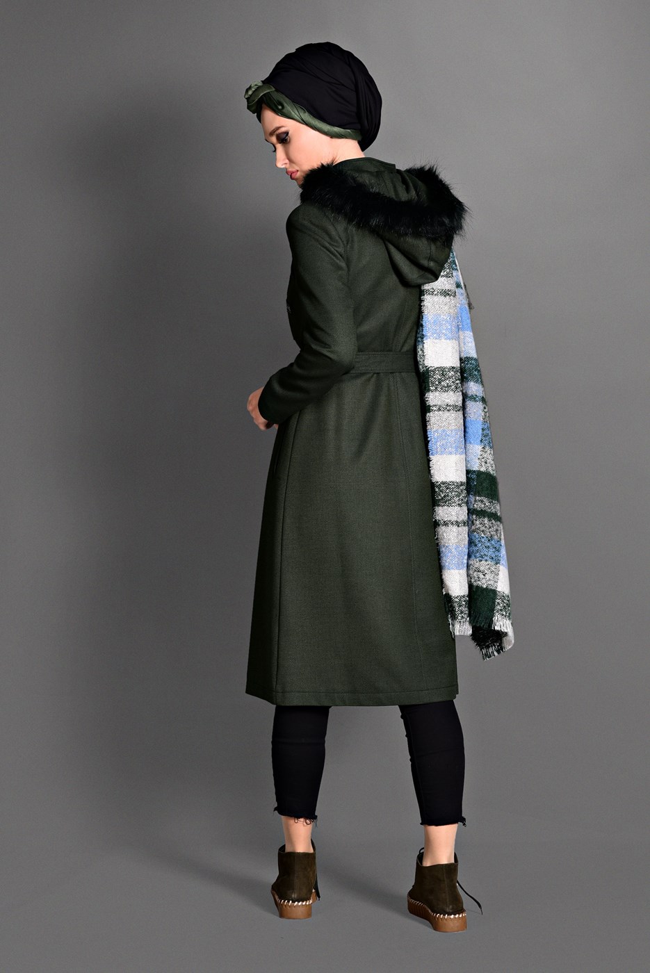 Tesettür giyim HAKİ ARMA DETAYLI KAPÜŞONLU KABAN 9643