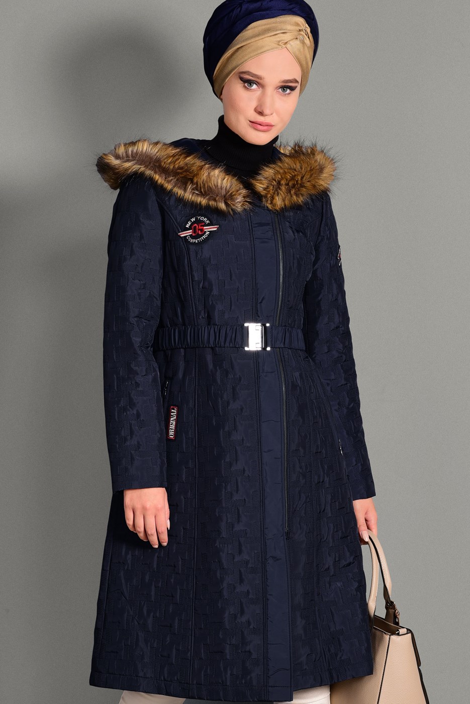 Tesettür giyim LACİVERT KAPÜŞONU KÜRKLÜ KABAN 9651 