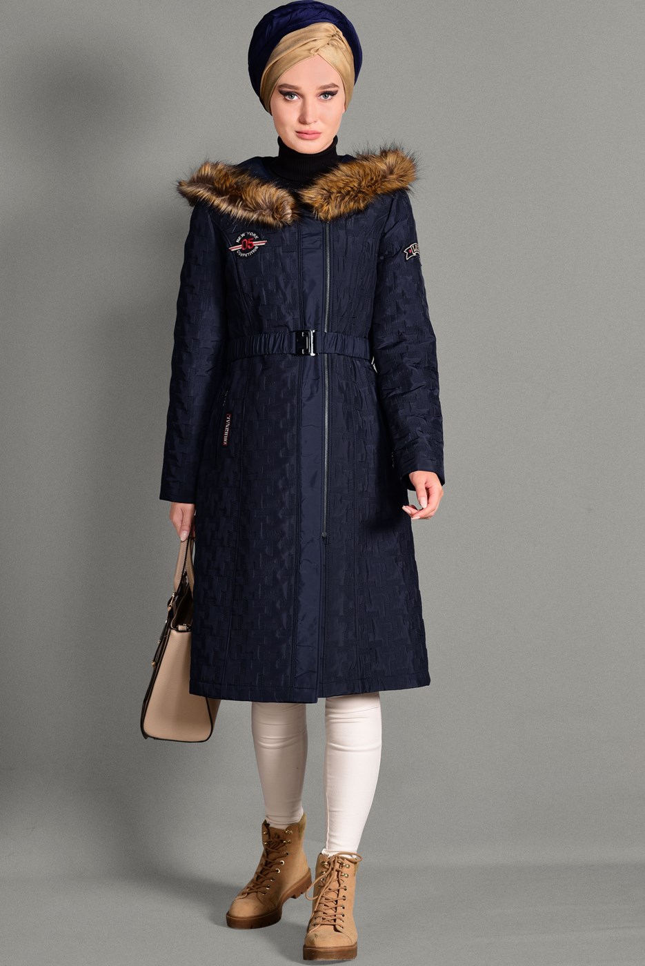 Tesettür giyim LACİVERT KAPÜŞONU KÜRKLÜ KABAN 9651 