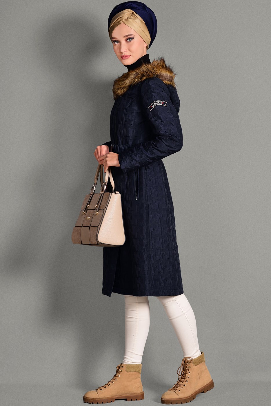 Tesettür giyim LACİVERT KAPÜŞONU KÜRKLÜ KABAN 9651 