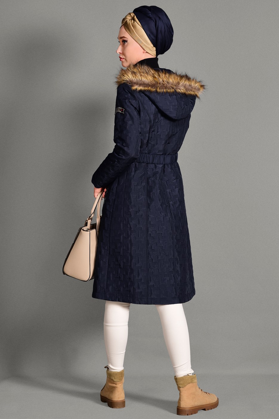 Tesettür giyim LACİVERT KAPÜŞONU KÜRKLÜ KABAN 9651 