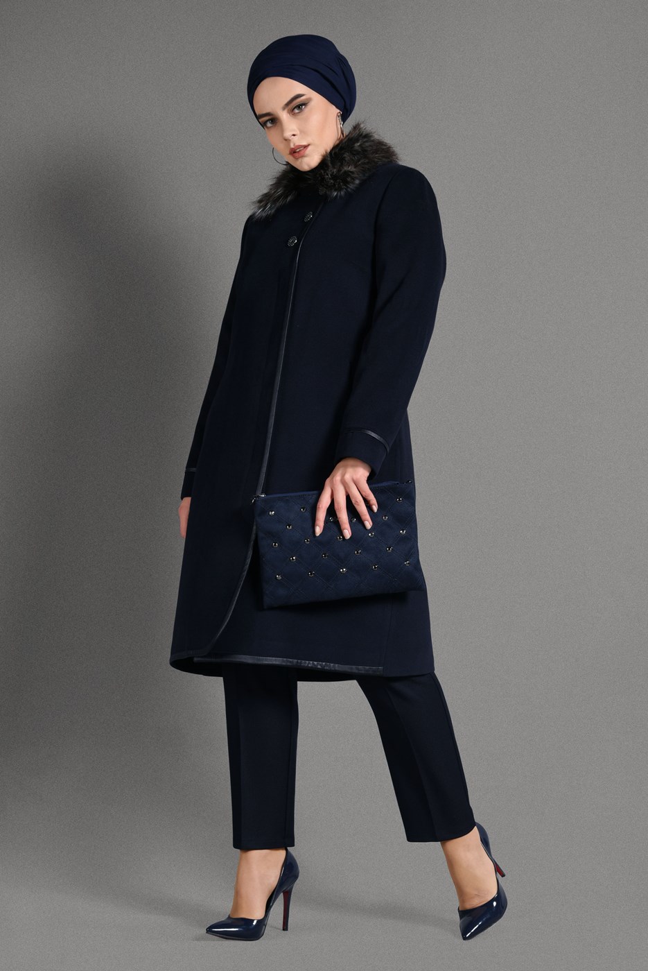 Tesettür giyim LACİVERT KÜRK YAKA DÜĞMELİ KAŞE KABAN 9670