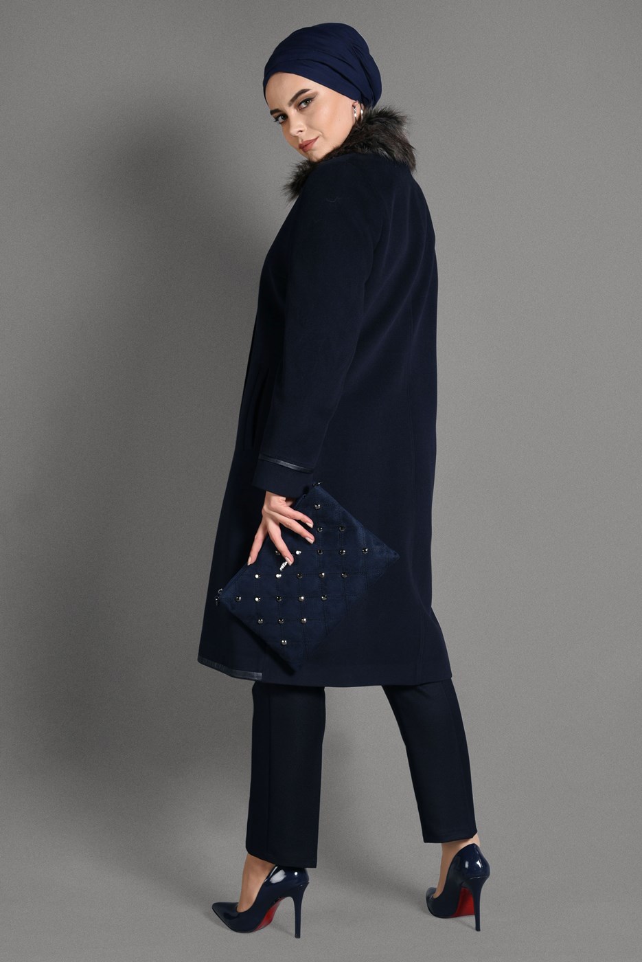 Tesettür giyim LACİVERT KÜRK YAKA DÜĞMELİ KAŞE KABAN 9670