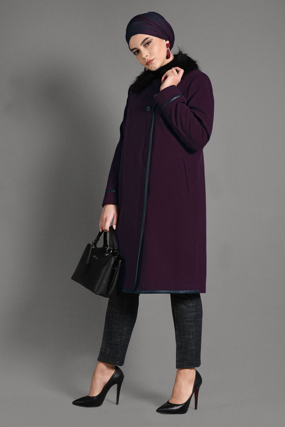 Tesettür giyim MÜRDÜM KÜRK YAKA DÜĞMELİ KAŞE KABAN 9670