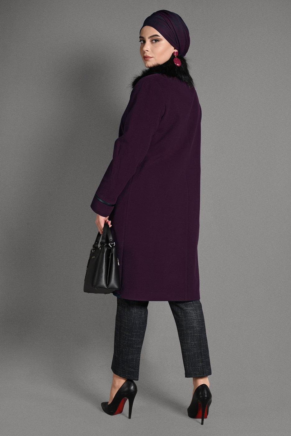 Tesettür giyim MÜRDÜM KÜRK YAKA DÜĞMELİ KAŞE KABAN 9670