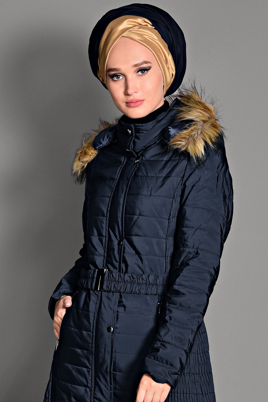 Tesettür giyim LACİVERT KAPÜŞONU KÜRKLÜ KABAN 9705 