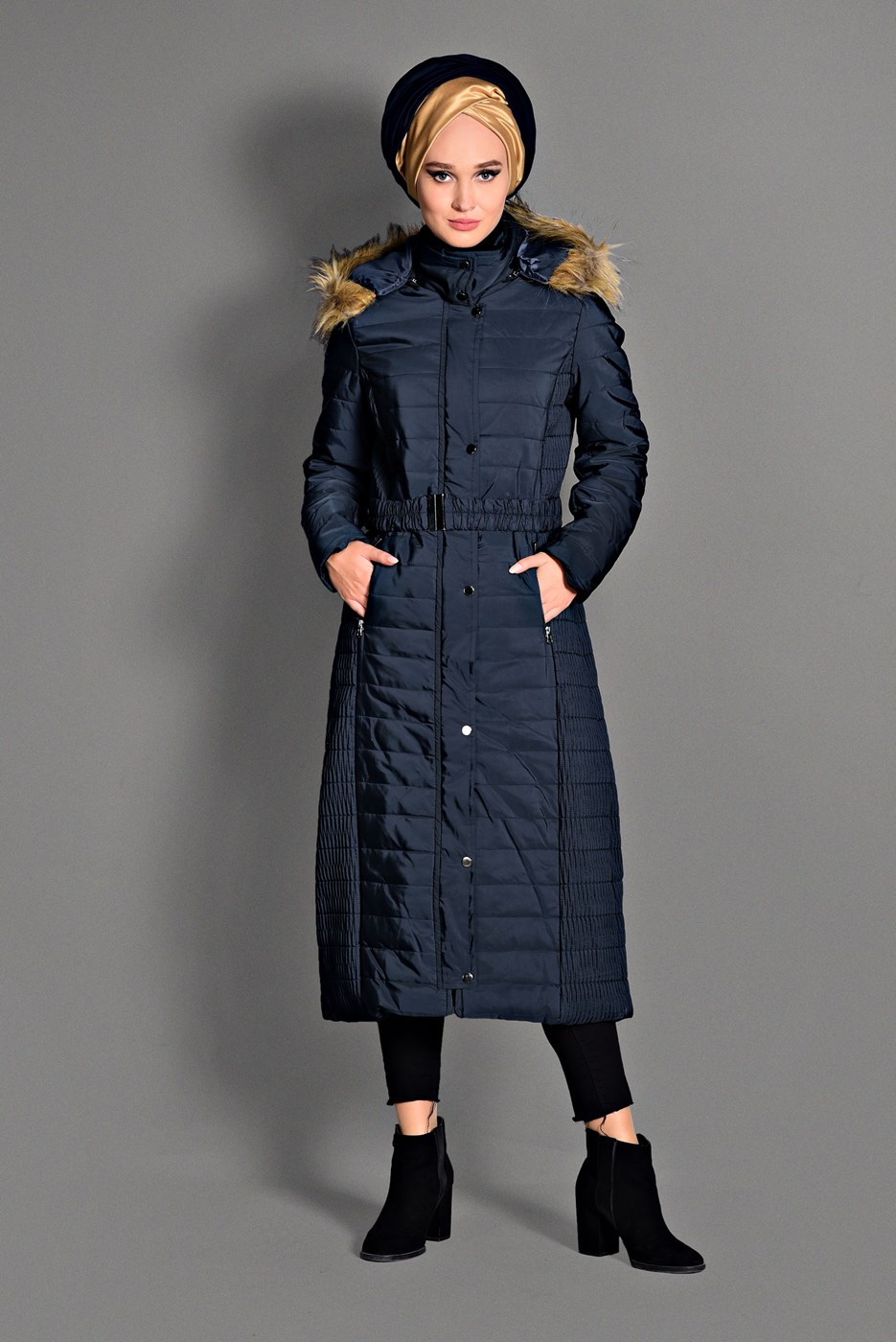 Tesettür giyim LACİVERT KAPÜŞONU KÜRKLÜ KABAN 9705 