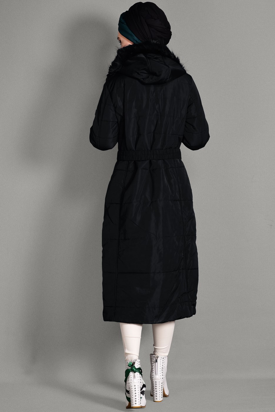 Tesettür giyim SİYAH KAPÜŞONLU CEP DETAYLI KABAN 9709 