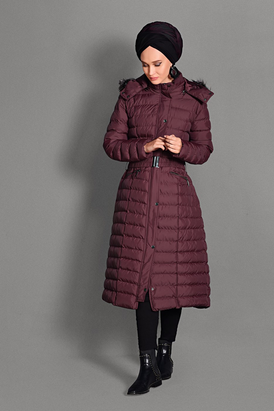 Tesettür giyim BORDO KAPÜŞONLU KEMERLİ KABAN 9711 