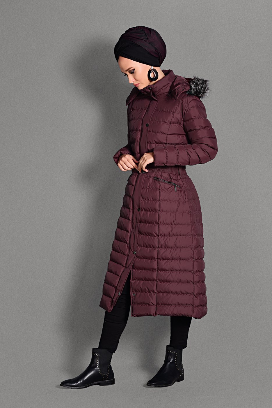 Tesettür giyim BORDO KAPÜŞONLU KEMERLİ KABAN 9711 