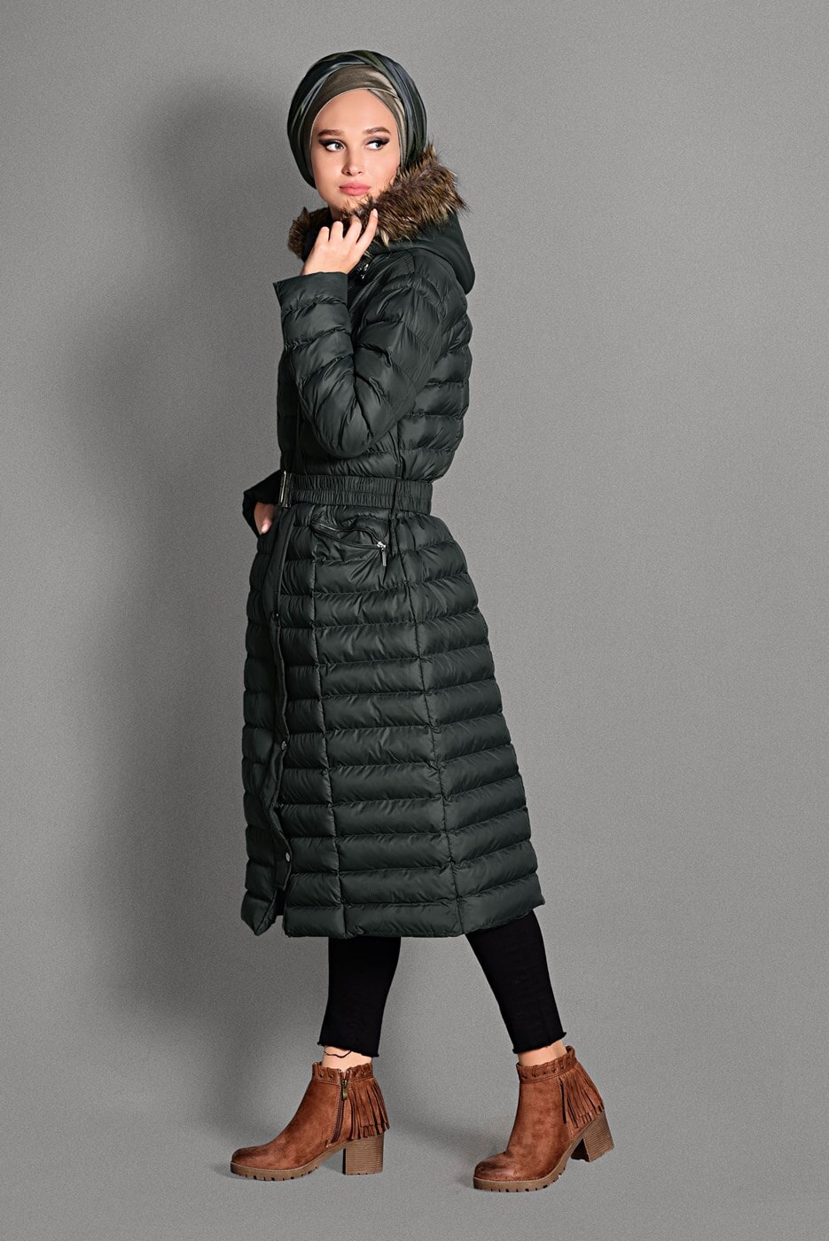 Tesettür giyim YEŞİL KAPÜŞONLU KEMERLİ KABAN 9711 