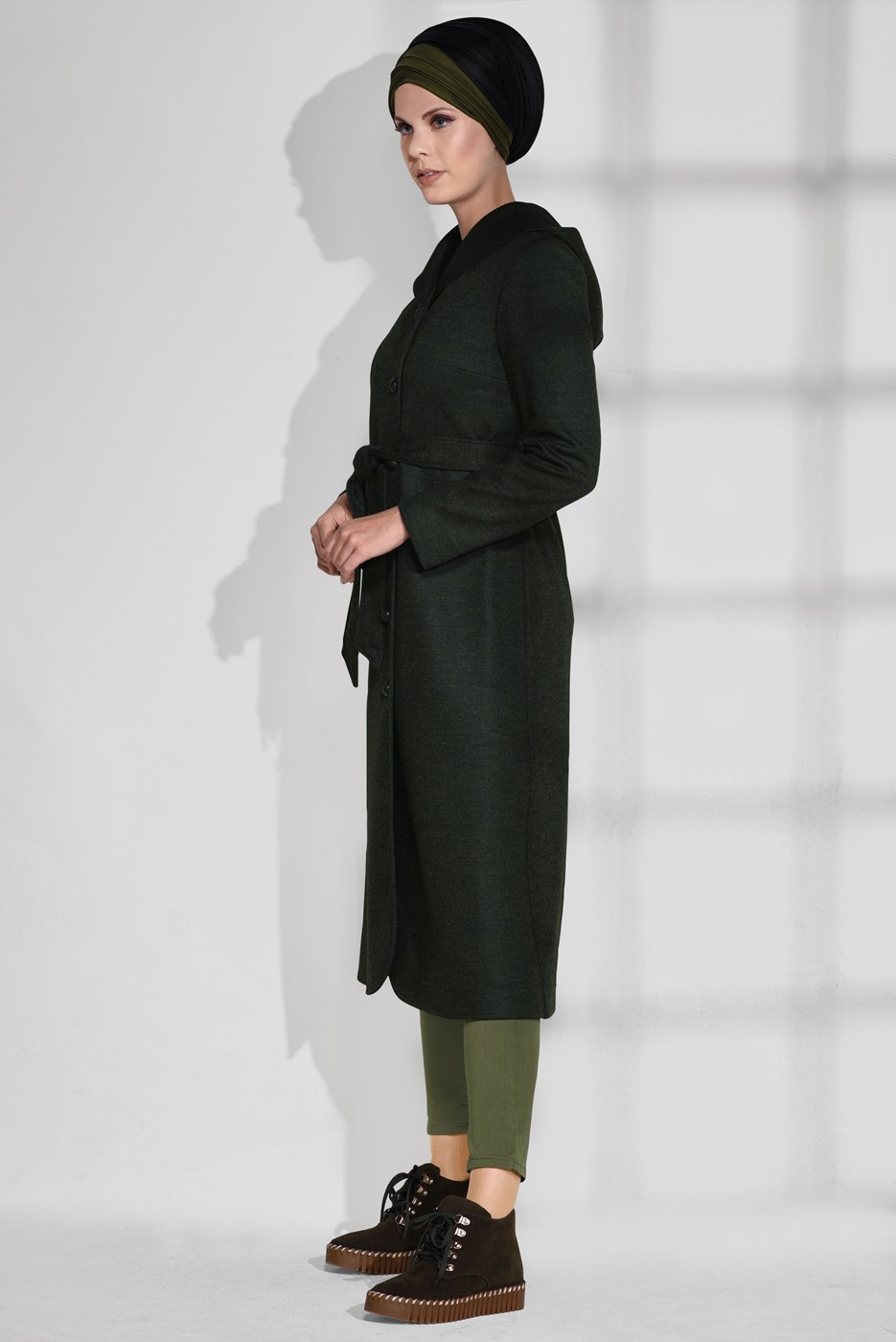 Tesettür giyim YEŞİL CEP DETAYLI KAPÜŞONLU KABAN 9726