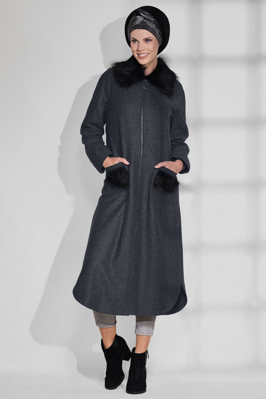 Tesettür giyim GRİ KÜRK DETAYLI FERMUARLI KABAN 9735 