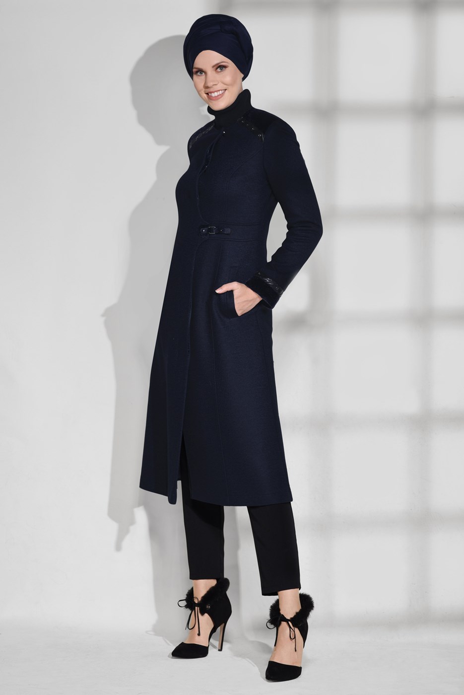 Tesettür giyim LACİVERT KUŞGÖZÜ DETAYLI KABAN 9736