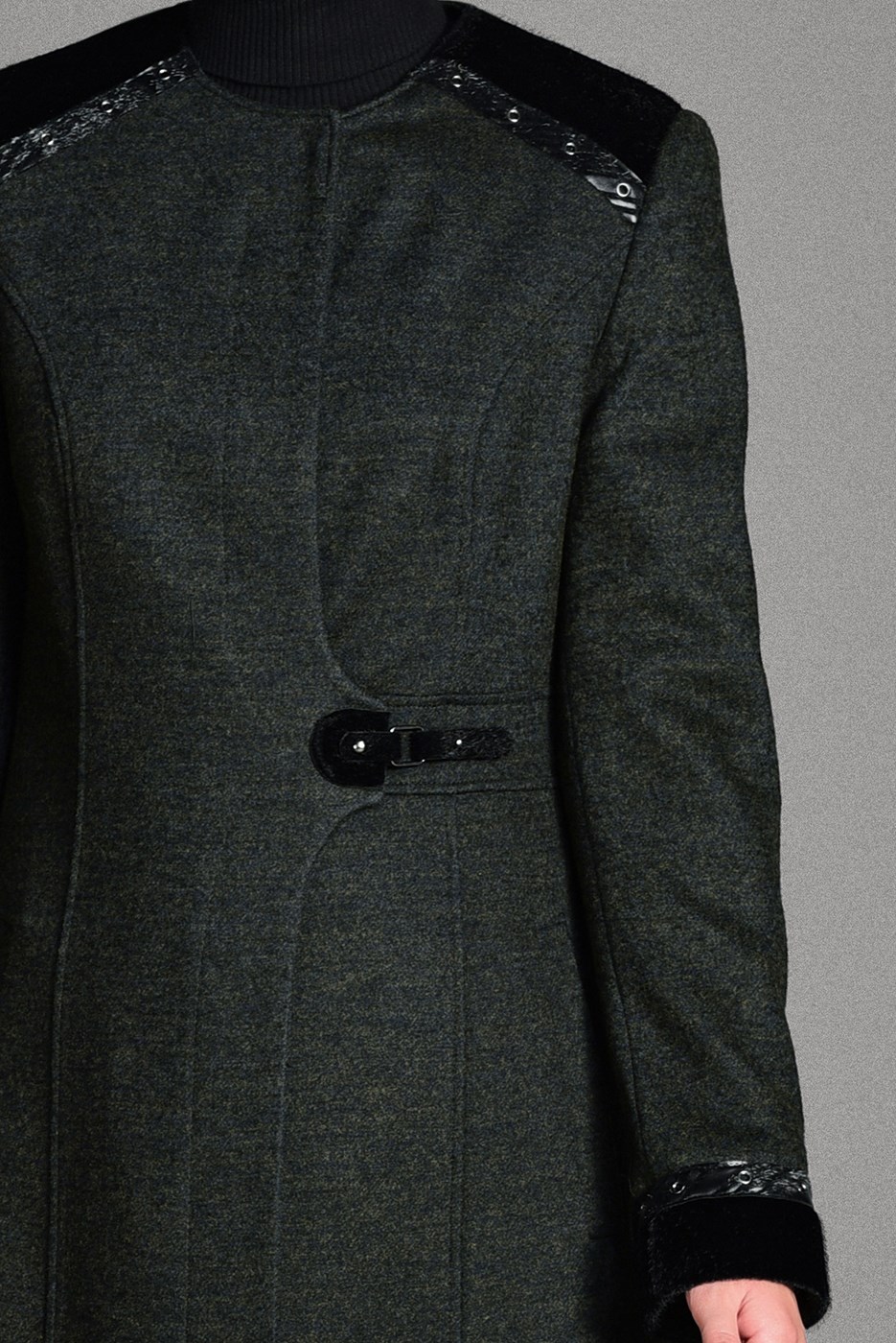 Tesettür giyim YEŞİL KUŞGÖZÜ DETAYLI KABAN 9736 