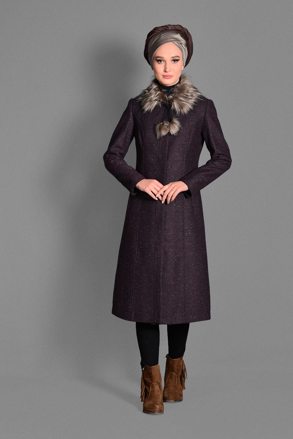 Tesettür giyim BORDO YAKASI KÜRKLÜ KEÇE KABAN 9740 