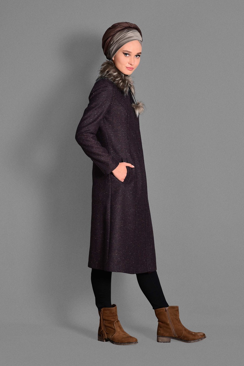 Tesettür giyim BORDO YAKASI KÜRKLÜ KEÇE KABAN 9740 