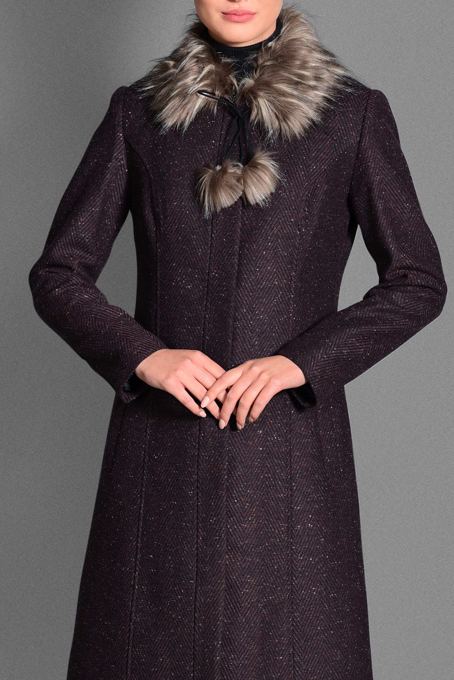 Tesettür giyim BORDO YAKASI KÜRKLÜ KEÇE KABAN 9740 