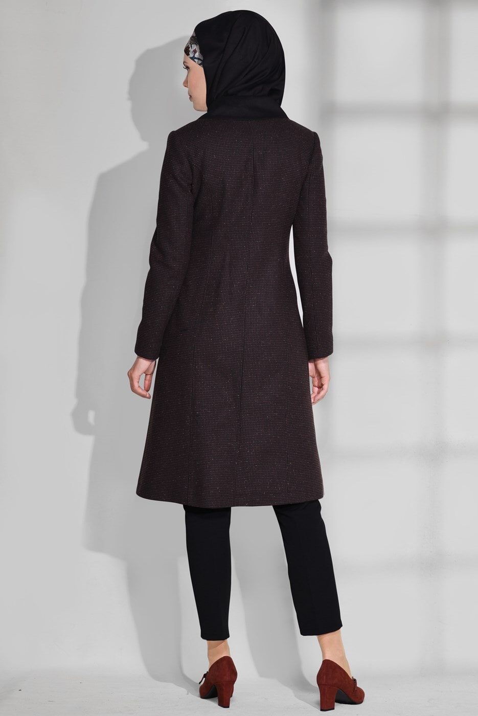 Tesettür giyim BORDO YAKASI BROŞLU KEÇE KABAN 9741