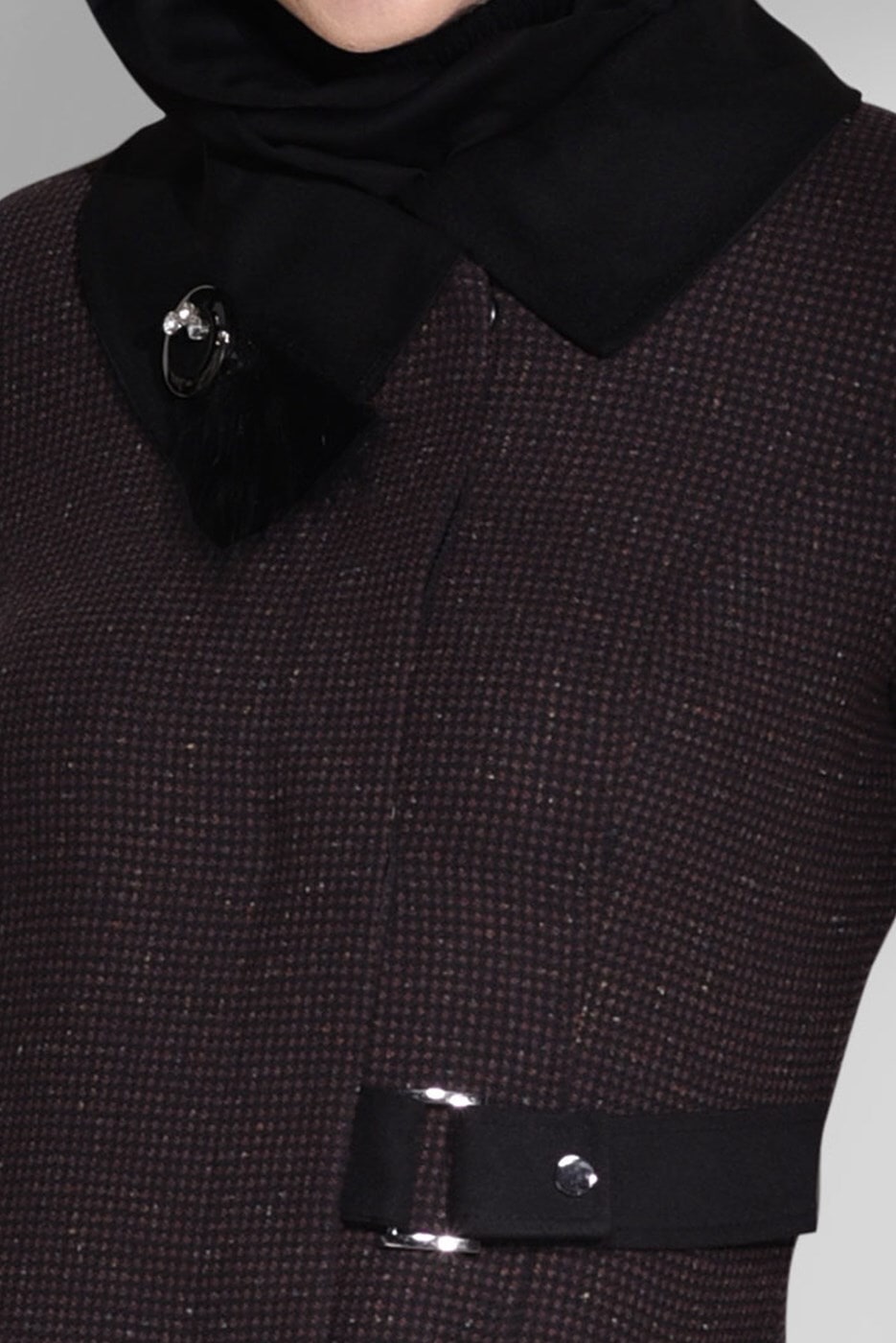 Tesettür giyim BORDO YAKASI BROŞLU KEÇE KABAN 9741