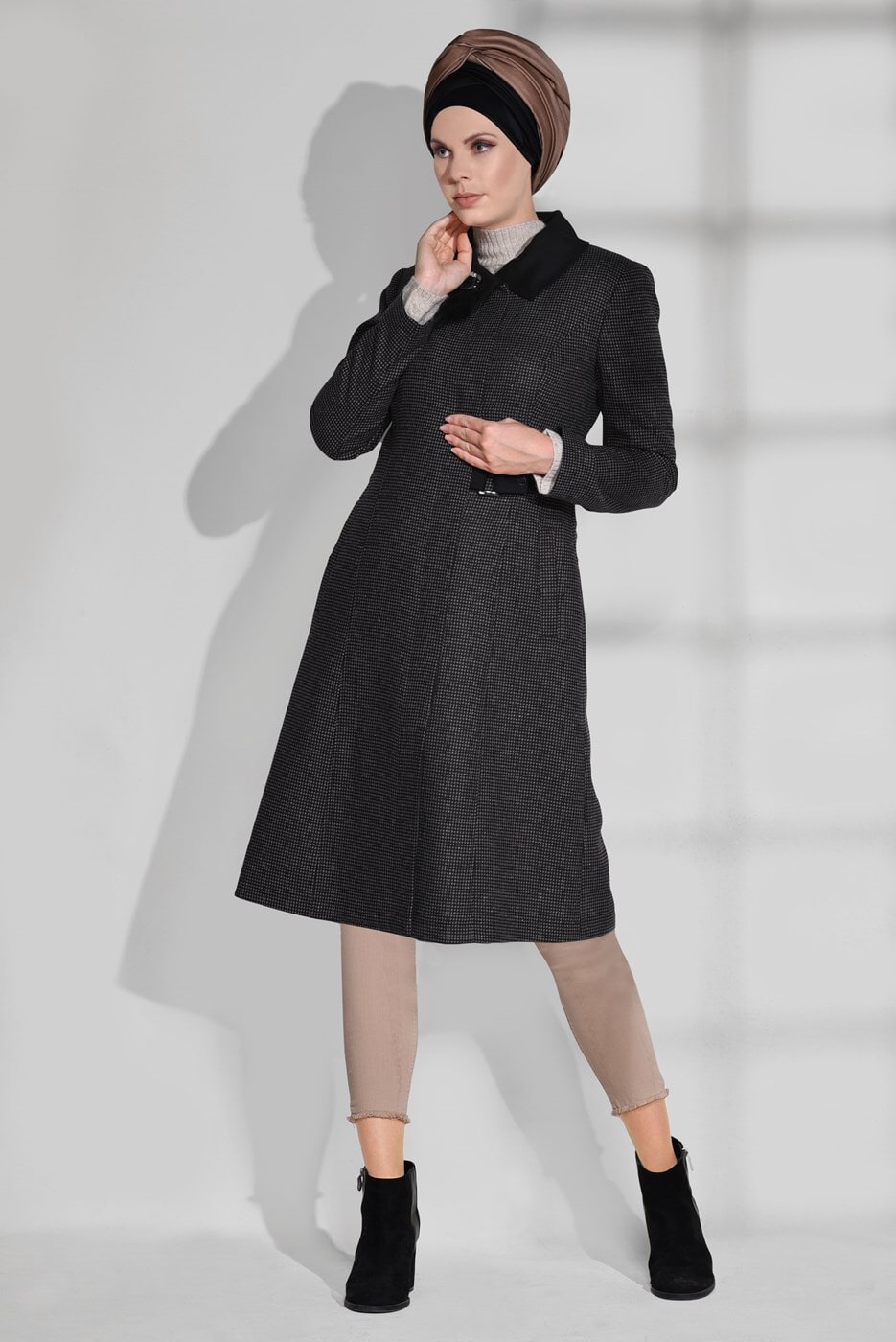 Tesettür giyim VİZON YAKASI BROŞLU KEÇE KABAN 9741