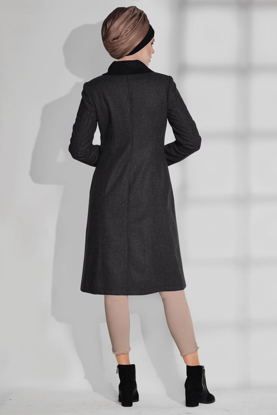 Tesettür giyim VİZON YAKASI BROŞLU KEÇE KABAN 9741