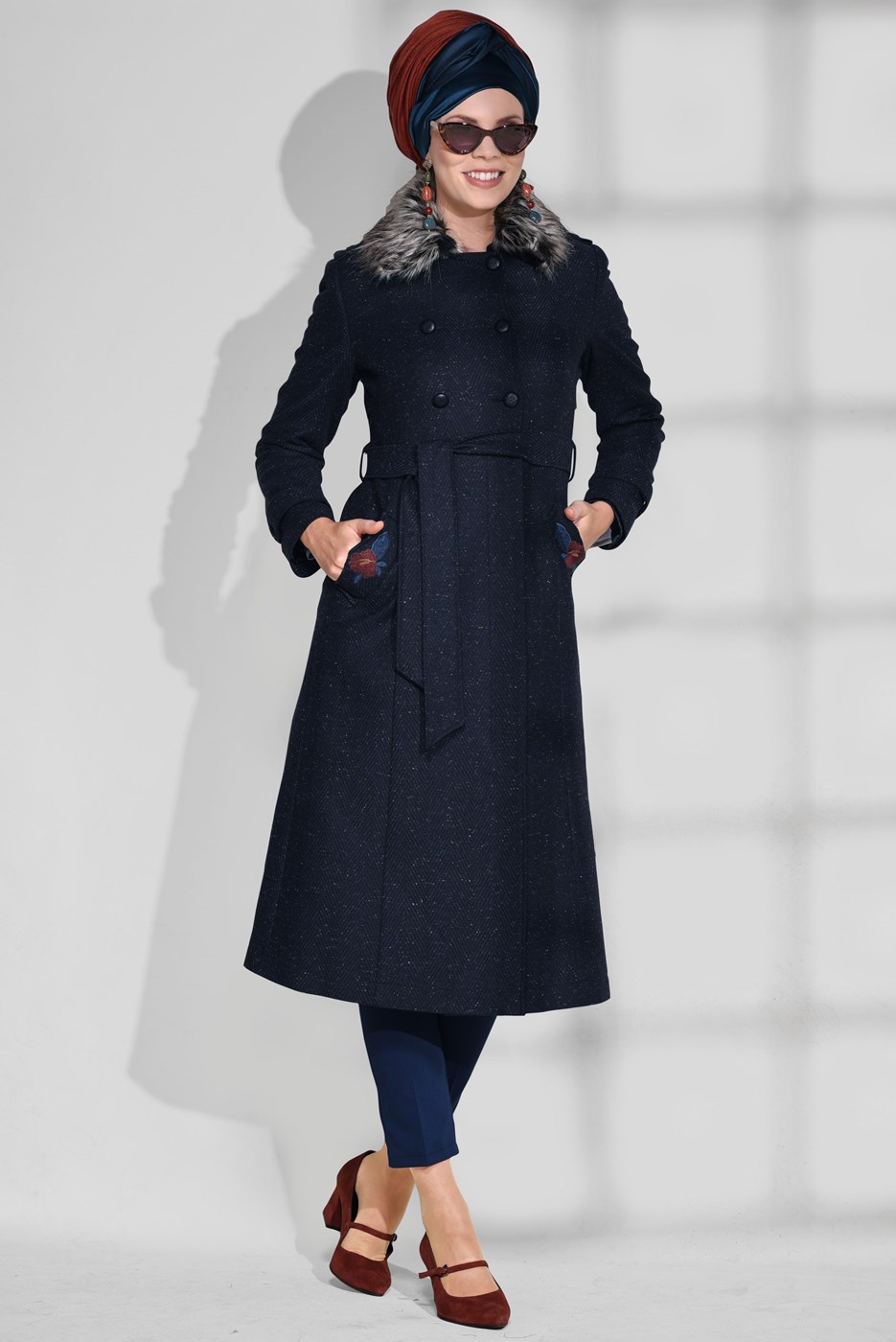 Tesettür giyim LACİVERT KRUVAZE NAKIŞ DETAYLI KABAN 9745 