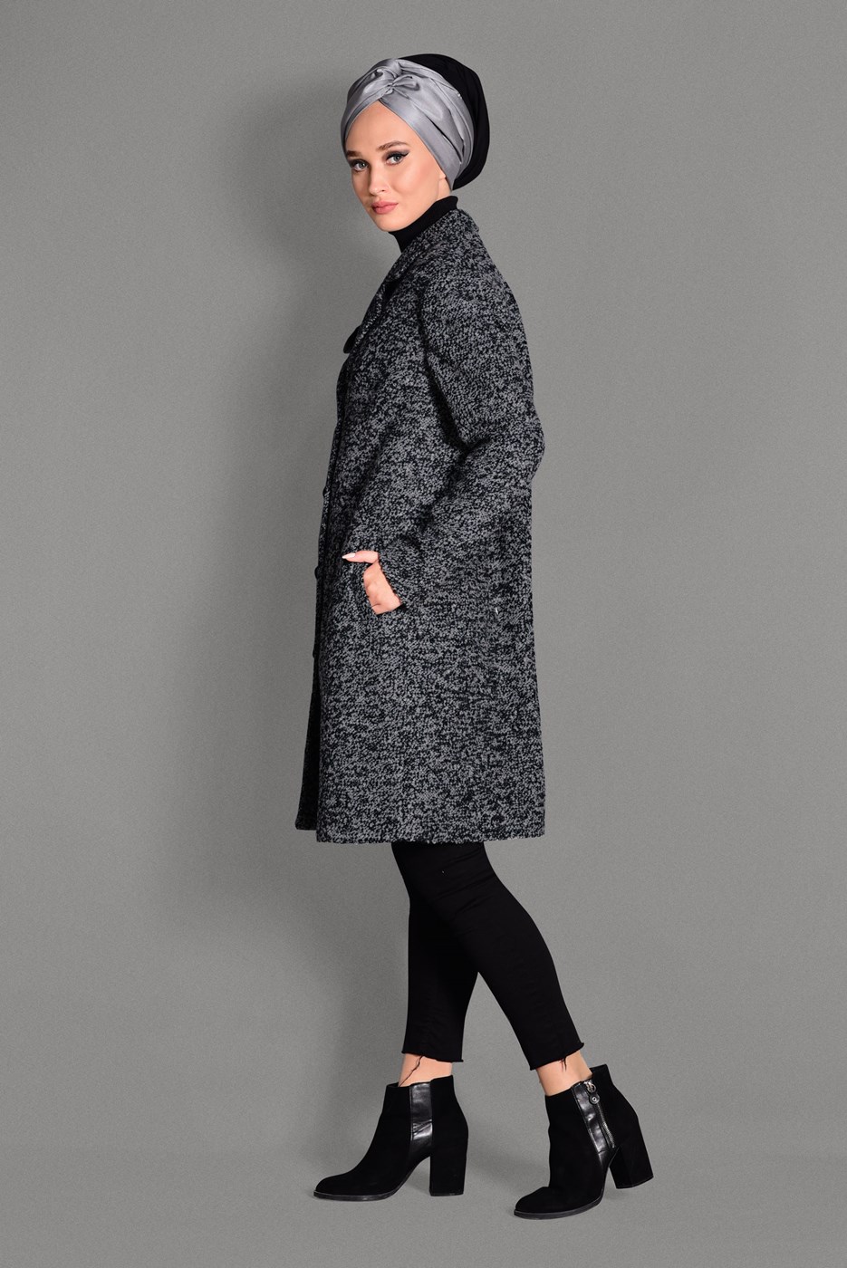 Tesettür giyim GRİ DÜĞMELİ KEÇE KABAN 9757