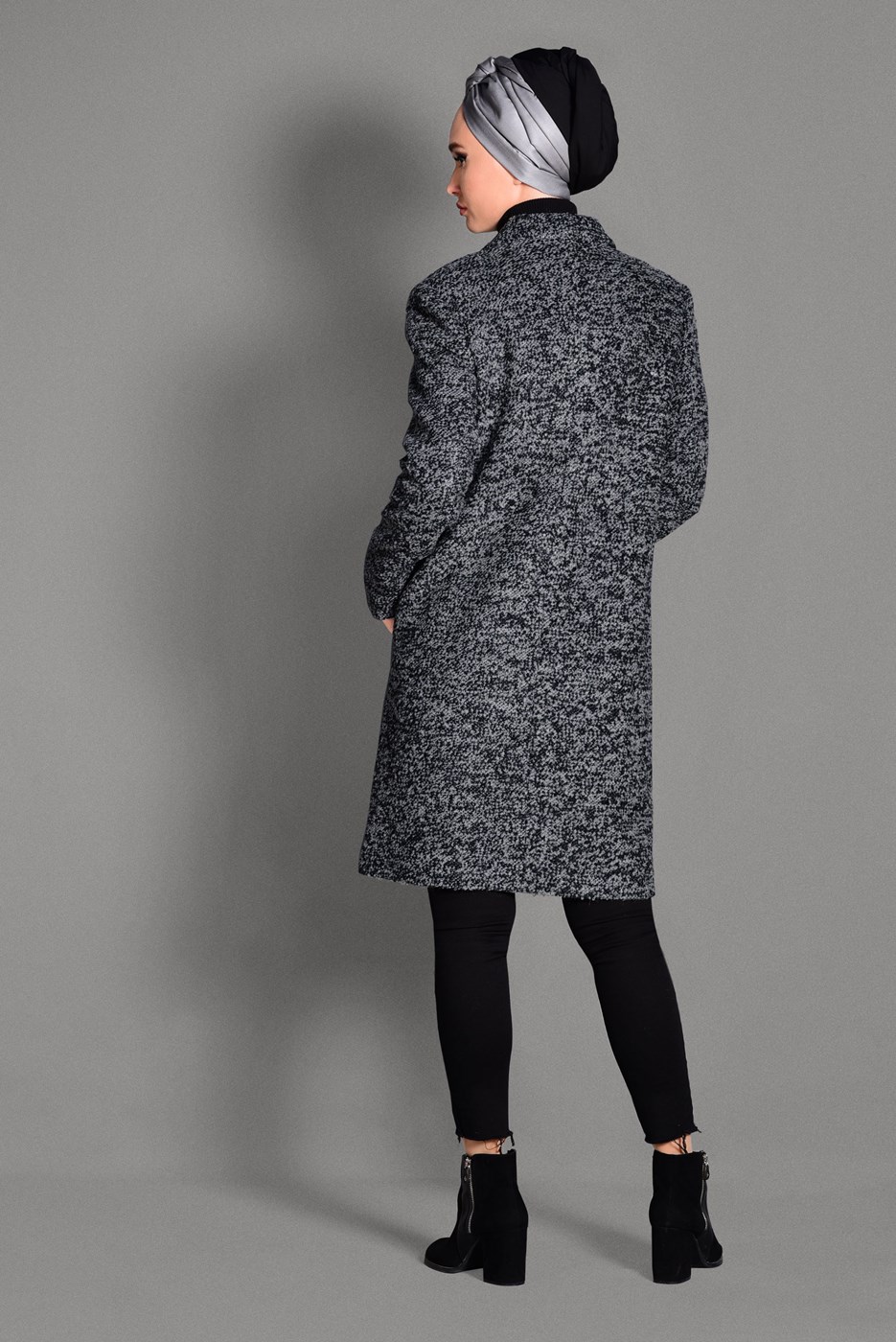 Tesettür giyim GRİ DÜĞMELİ KEÇE KABAN 9757