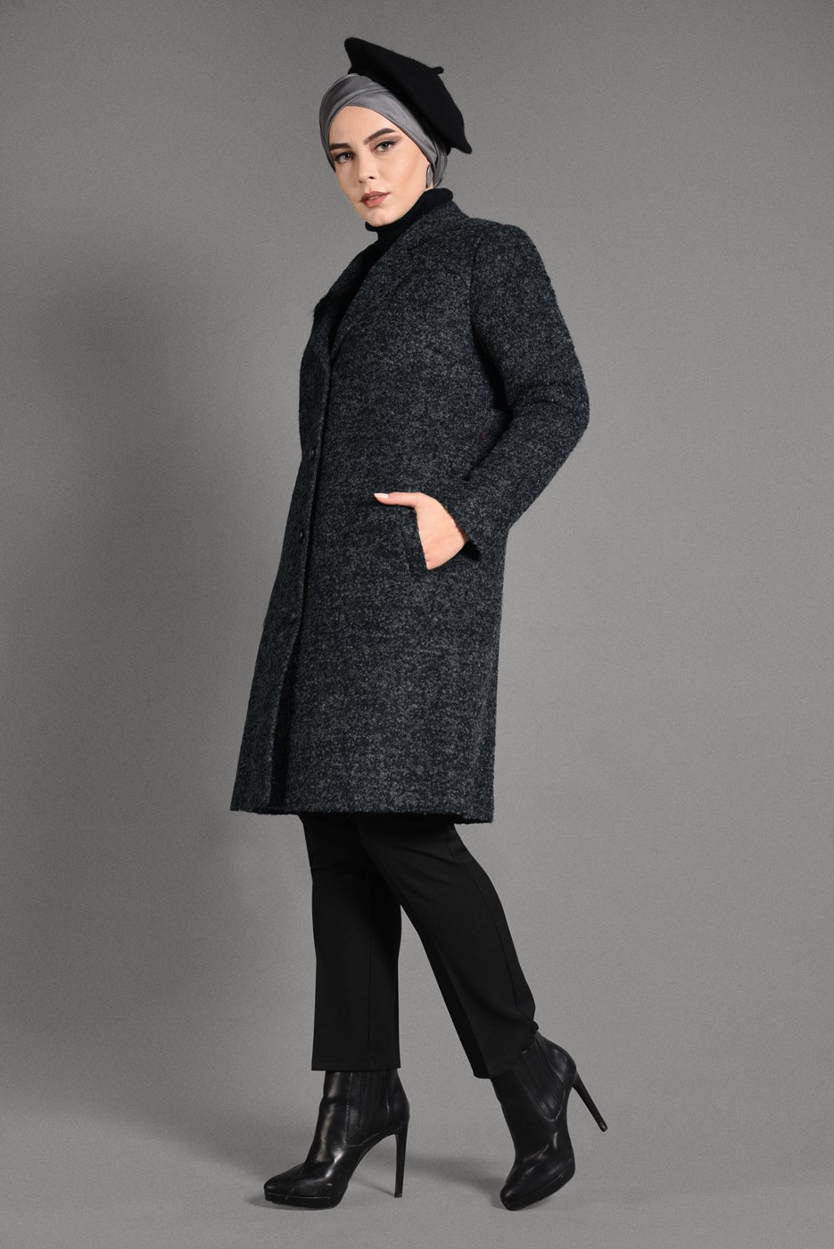 Tesettür giyim GRİ DÜĞMELİ KEÇE KABAN 9757