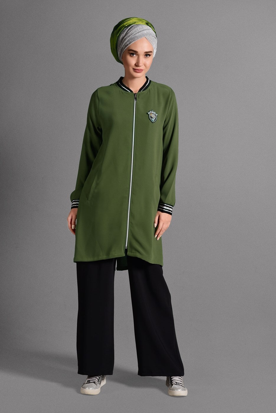 Vêtements hijab VERT SURVÊTEMENT À BLASON 9106