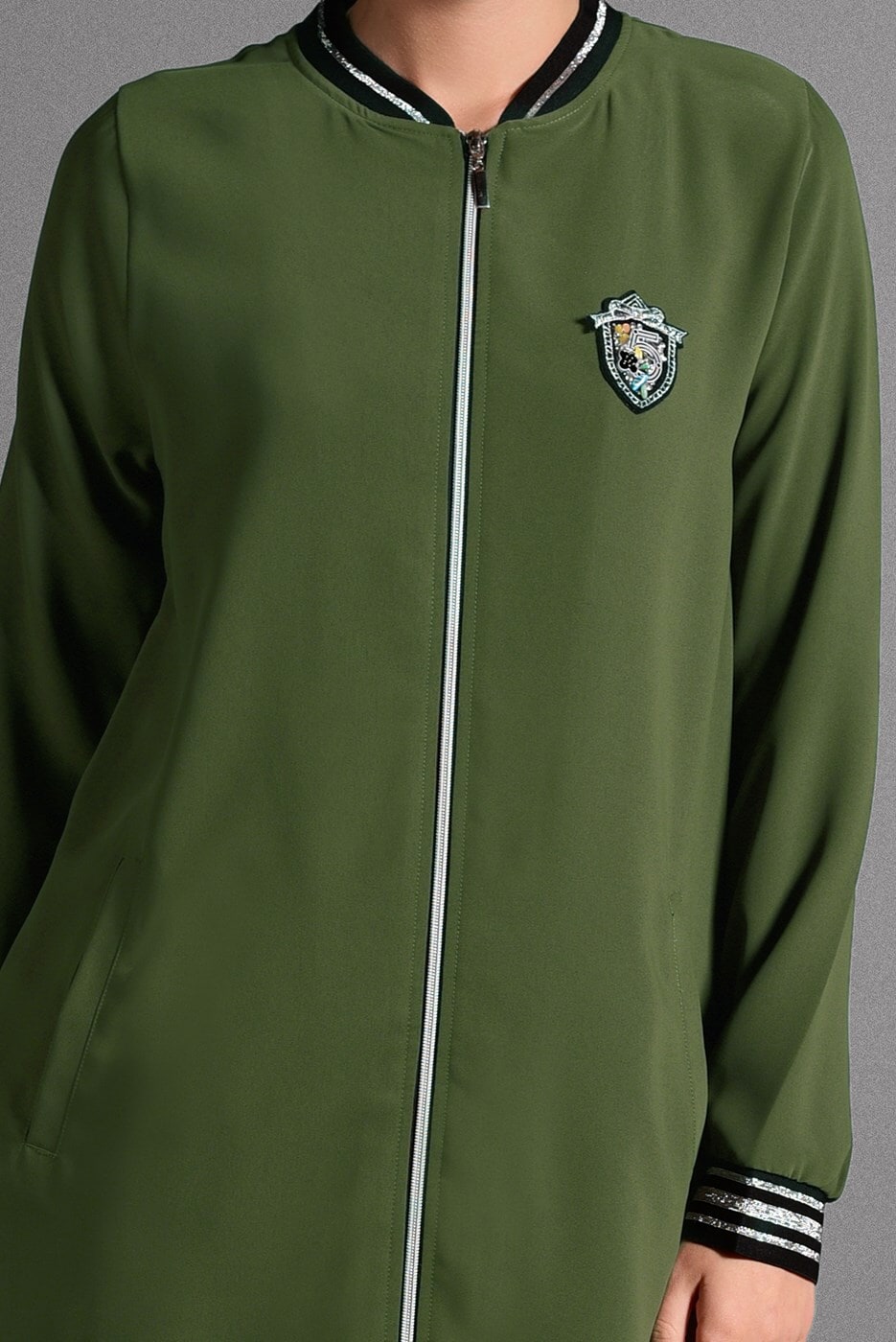 Vêtements hijab VERT SURVÊTEMENT À BLASON 9106