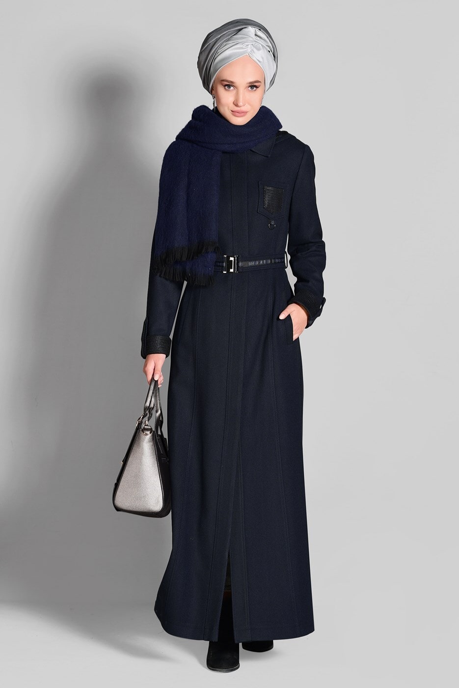 Tesettür giyim LACİVERT KAPÜŞONLU KEMERLİ MANTO 9634