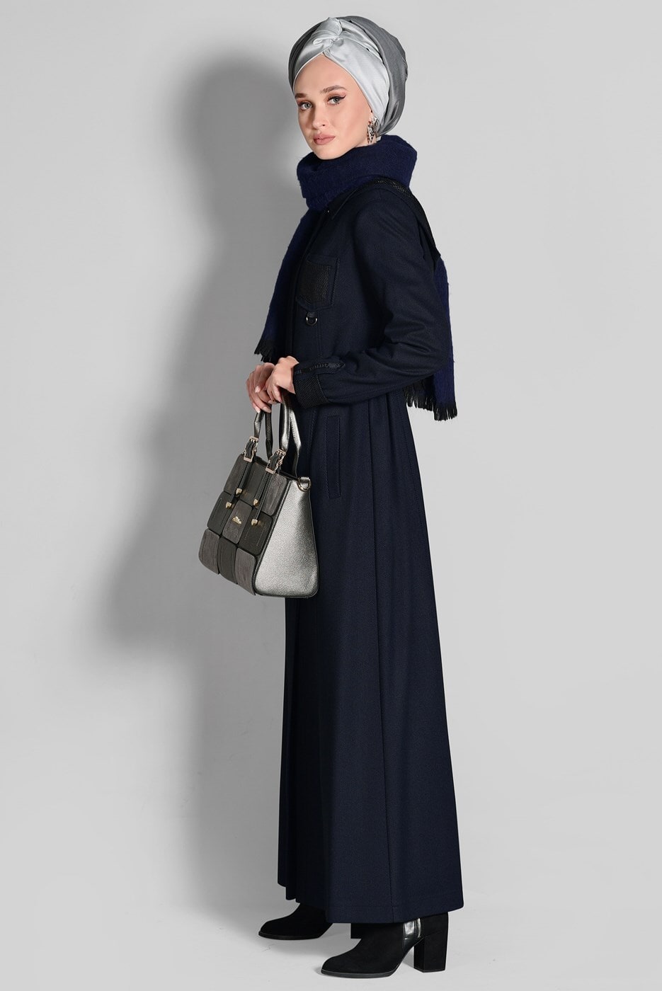 Tesettür giyim LACİVERT KAPÜŞONLU KEMERLİ MANTO 9634