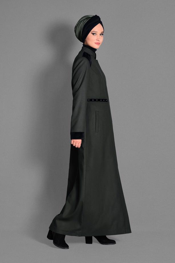 Tesettür giyim HAKİ BELİ BONCUK İŞLEMELİ HAKİM YAKA MANTO 9680  - TRENDTESETTÜR