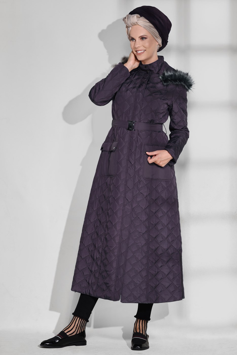 Tesettür giyim MÜRDÜM KAPÜŞONLU CEPLİ KAPİTONE MANTO 9695 