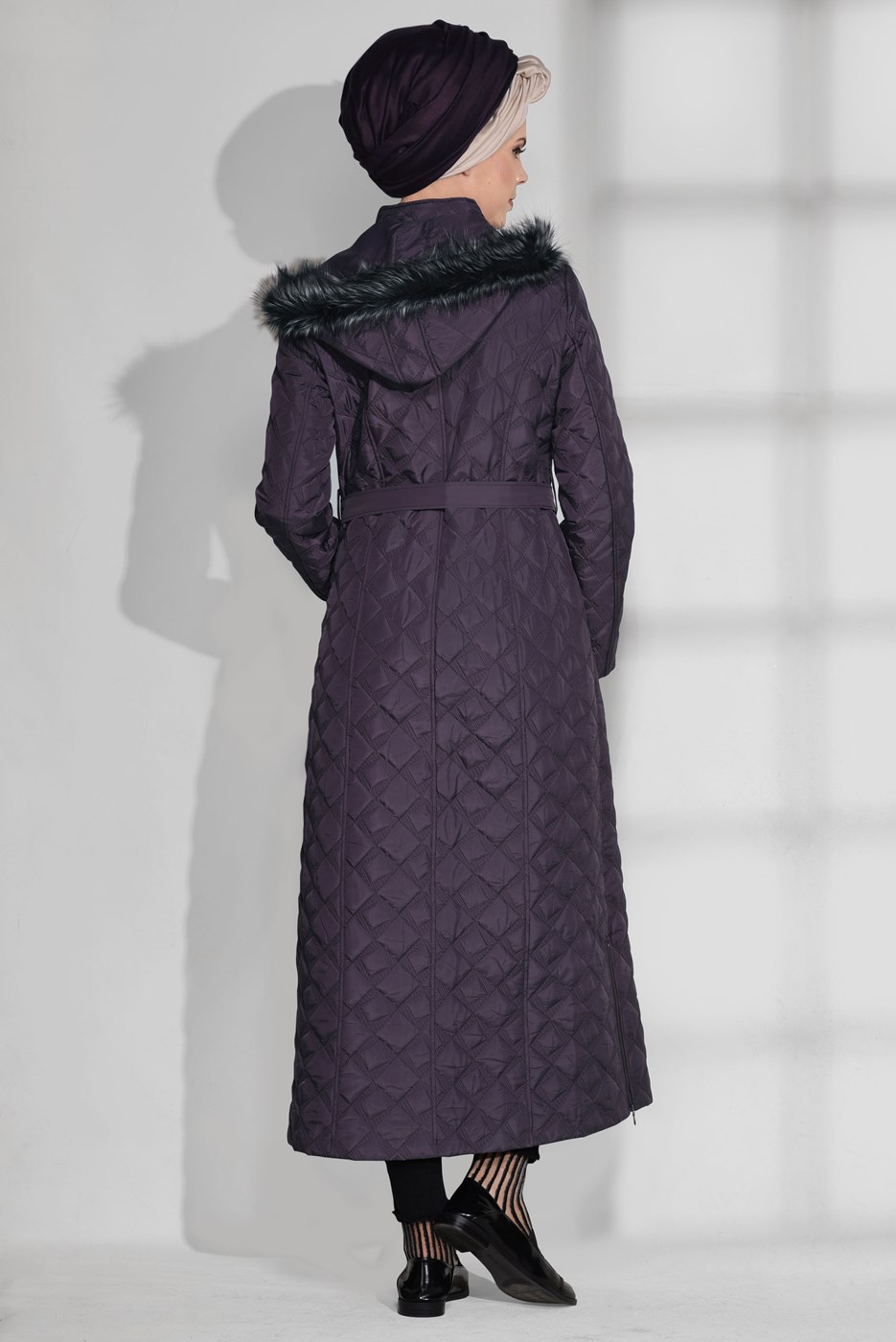 Tesettür giyim MÜRDÜM KAPÜŞONLU CEPLİ KAPİTONE MANTO 9695 