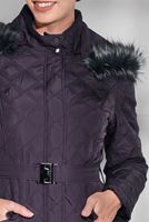 Tesettür giyim MÜRDÜM KAPÜŞONLU CEPLİ KAPİTONE MANTO 9695 