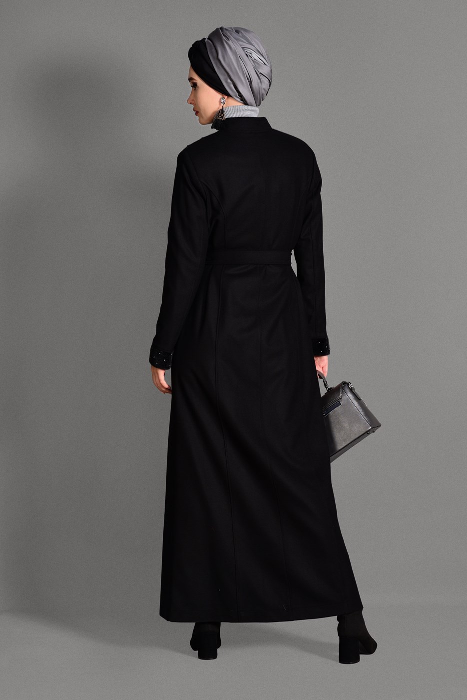 Tesettür giyim SİYAH BONCUK DETAYLI HAKİM YAKA MANTO 9715 