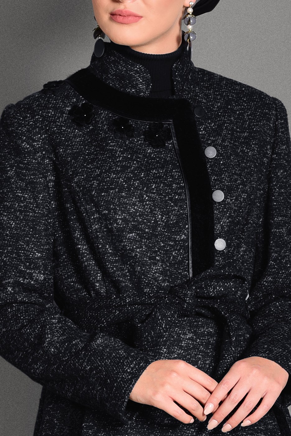 Tesettür giyim SİYAH HAKİM YAKA KUŞAKLI MANTO 9717