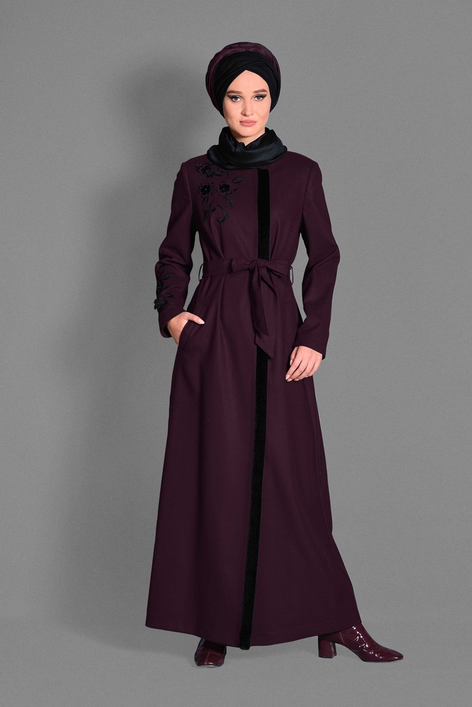 Tesettür giyim BORDO NAKIŞ DETAYLI CEPLİ MANTO 9731 