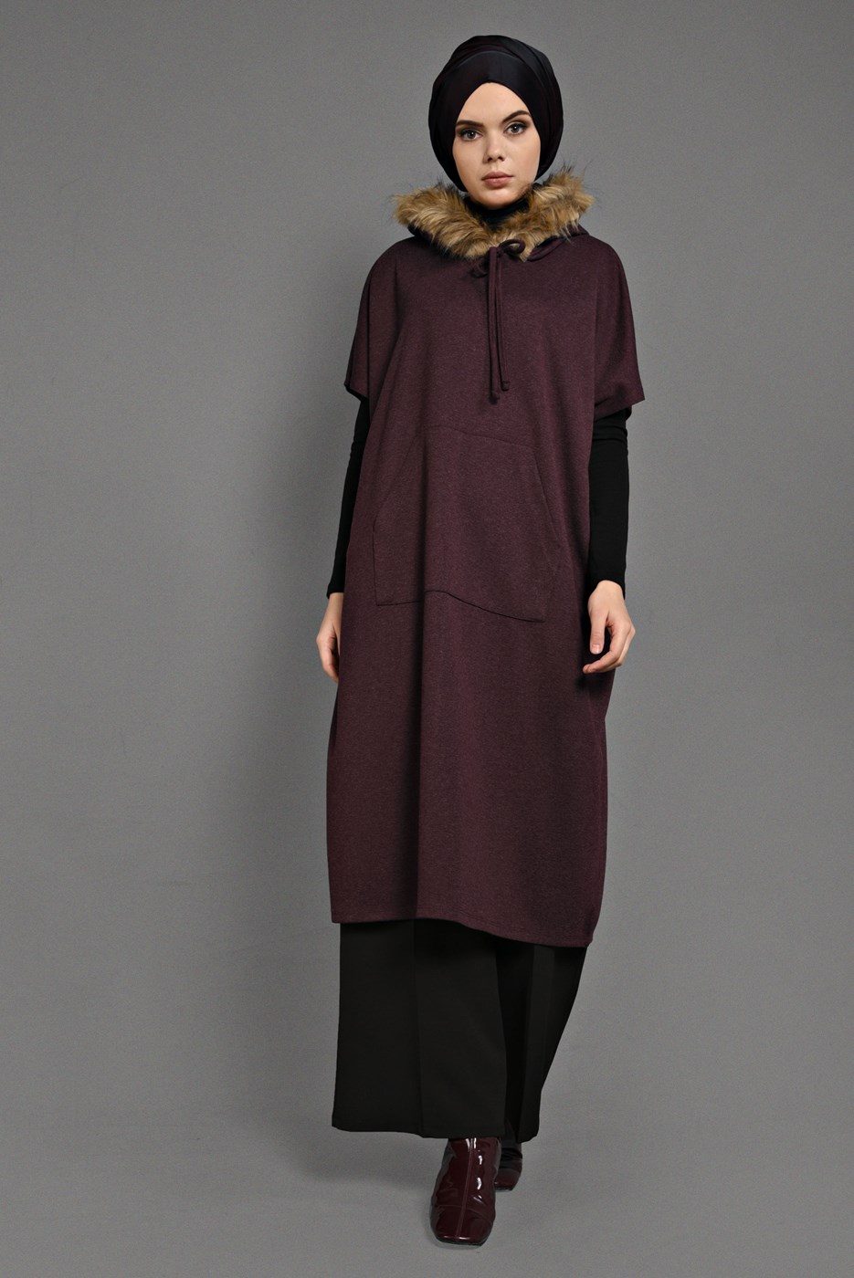 Tesettür giyim BORDO KAPÜŞONLU CEP DETAYLI PANÇO  35181
