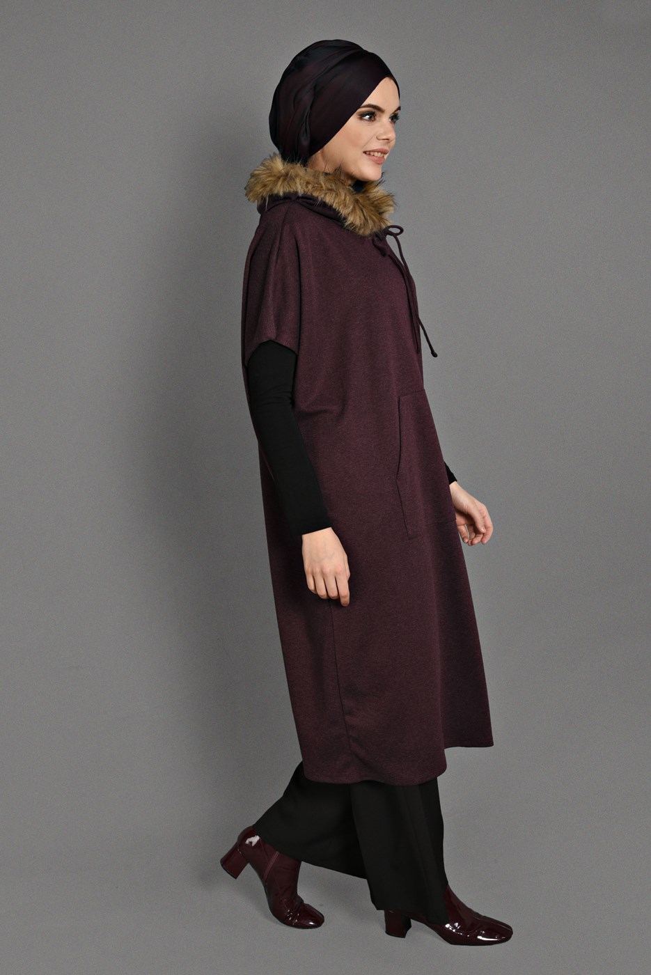 Tesettür giyim BORDO KAPÜŞONLU CEP DETAYLI PANÇO  35181